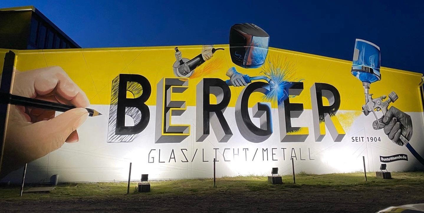 Firmenfassade von Berger Glas/Licht/Metall in Kamp-Lintfort mit großflächigem Graffiti-Schriftzug „Berger“